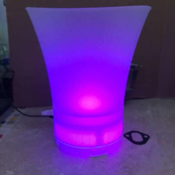 Lighted ice bucket speaker - Bluetooth - color changing - Picture 9 of 12